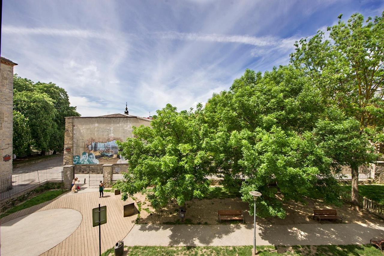 Estudios La Casa De Santa María Vitoria-Gasteiz Exterior foto