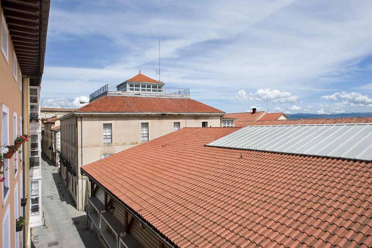 Estudios La Casa De Santa María Vitoria-Gasteiz Exterior foto